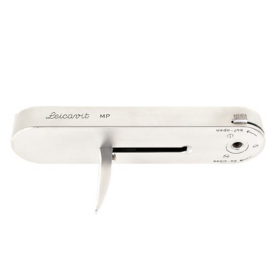 LEICA Rapid Winders: Leicavit MP chrome: near mint rapid winder for Leica MP and M2 (Condition: B/A, c.1958) LEICA Schnellaufzüge: Leicavit MP Chrom Fast neuwertiger Schnellaufzug für Leica MP, M2 (Zustand: B/A, c.1958)