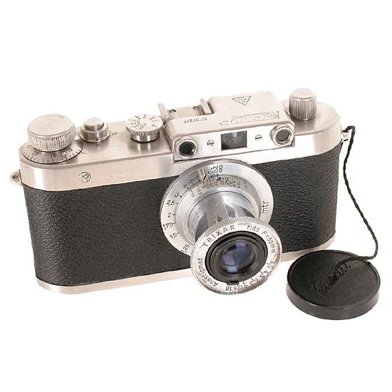 LEICA Copies: Chinaglia Kristall 2a: rare Italian Leica copy in top condition with Trixar Anastigmat 3.5/50mm, original lens cap (small engraving 'staibryte' next to K2 on the front side of the top plate) (Condition: B+, Serial no: 205,