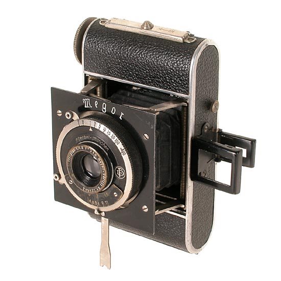 Medium Format-Cameras: Hugo Meyer Megor: 3x4cm Korelle sold by Meyer under the name Megor, Trioplan 4.5/5cm no.526443 in Compur-shutter (Condition: B+, c.1931) Mittelformat-Kameras: Hugo Meyer Megor 3x4cm Korelle die unter dem Namen Megor vo