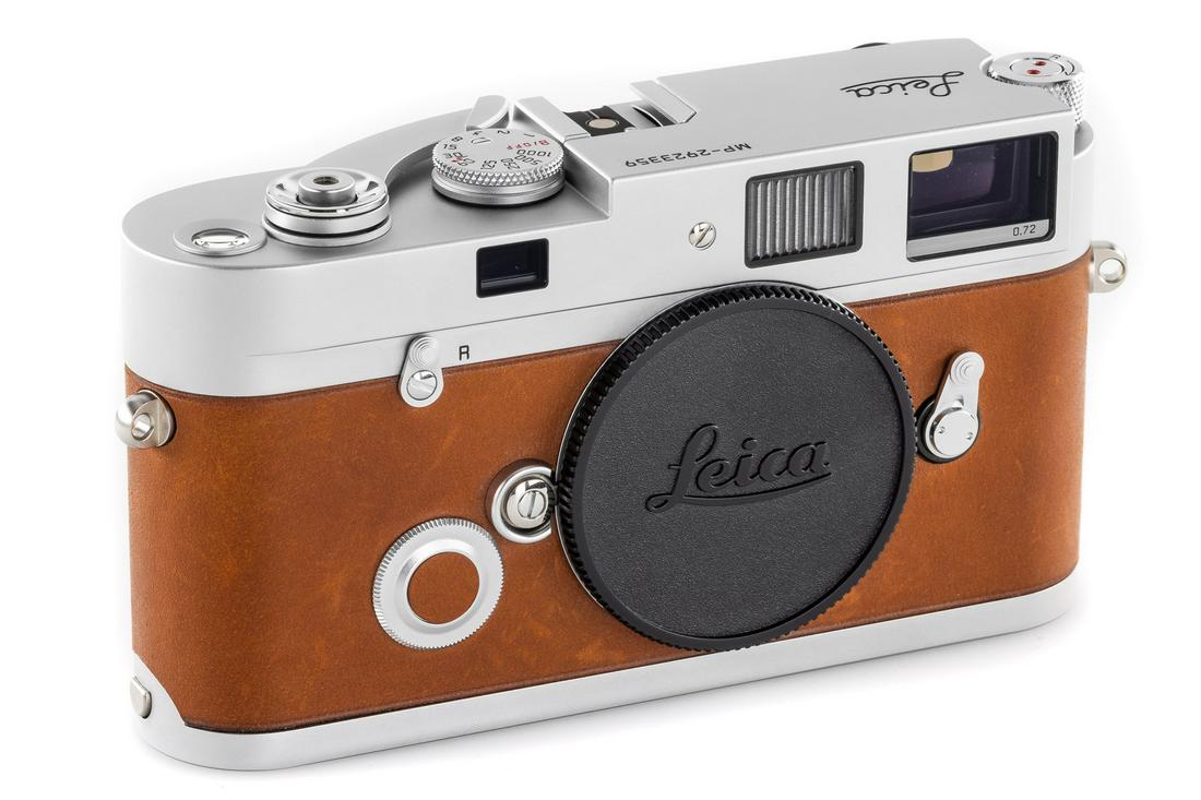 Leica MP chrome Ã la carte: beautiful Ã la carte MP in chrome finish, with special brown leather covering HermÃ¨s Barenia (normally not available in the Ã la carte program), in near-mint condition and perfect working ord