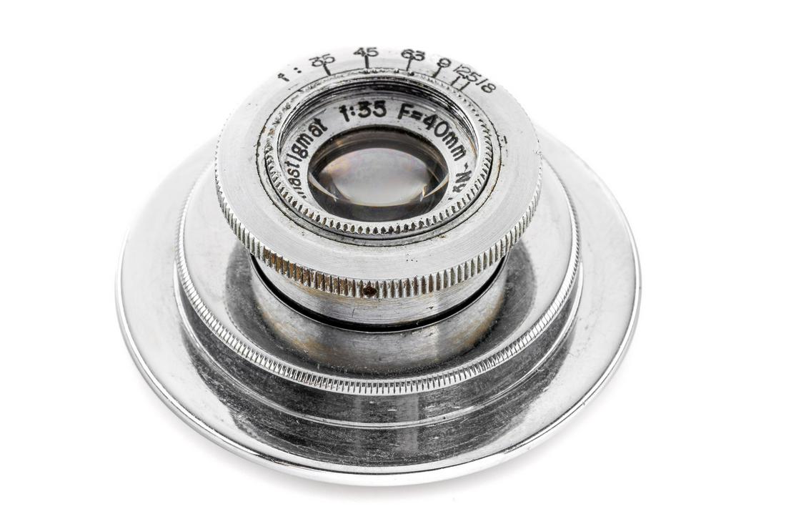 Trior Anastigmat 3.5/40mm *: extremely rare uncoated lens only found on the few Langfeld Express cameras, here adapted in fix focus for Leica M39, in very good condition, few and light cleaning marks, with leather pouchThe Buyers