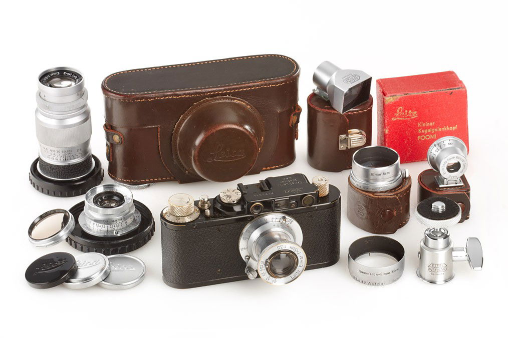 II Mod. D black outfit: very early Leica II in fine condition and good working order with chrome Elmar 3.5/5cm no.502207 (a few cleaning marks), cap, A36 Summaron 3.5/3.5cm no.1007991 (cap, keeper), Elmar 4/9cm no.1337794 (c
