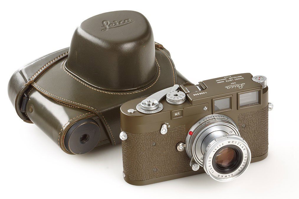 M1 olive 'Bundeseigentum': M1 green engraved 'Bundeseigentum 12-129-7739', rare type with 5+13,5cm engravings near eyepiece, M3(MP) type top-plate, only 75 of these cameras were produced and delivered to Wilhelmshaven, fully re