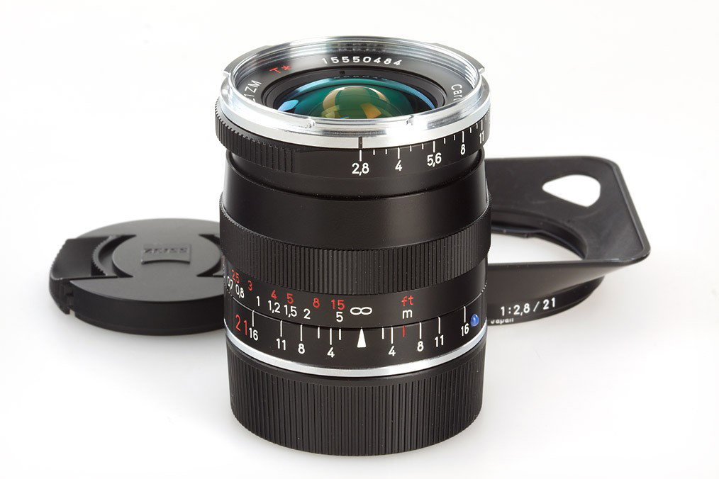 Carl Zeiss Biogon 2.8/21mm ZM T*: mint black Biogon for Leica M mount with clean lenses, hood, both caps