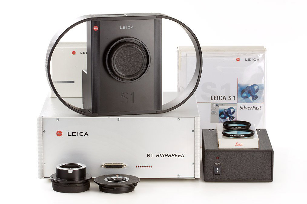 S1 High Speed: the first digital camera made by Leica. A high resolution scanner camera with CCD chip (16 million, 4000 x 4000 pixels, 18s scan, 10x faster than the S1 Pro). Only about 150 cameras were sold, the new