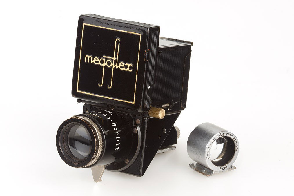 Megoflex Reflex Finder: very early reflex-finder for Leica I Mod.A with Elmar, engraved D.R.P.a., good condition, see: v.Einem 'Die 10 Varianten der klassischen Leica I A mit Elmar 1:3,5 F=50mm', included: 5cm SBOOI BL finde