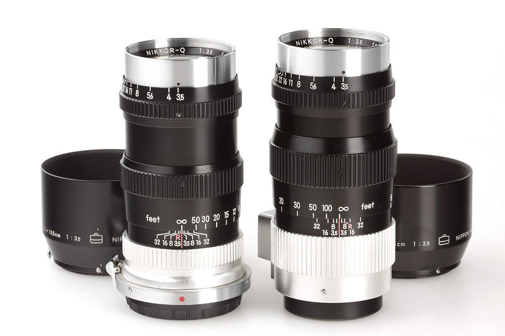 Nikkor-Q 3.5/13.5cm (various): two Nikkor tele lenses with consecutive serial numbers, but different mounts - rare and interesting pair: (1) black/chrome lens no.273802 for Nikon RF mount in mint condition with hood and both caps,