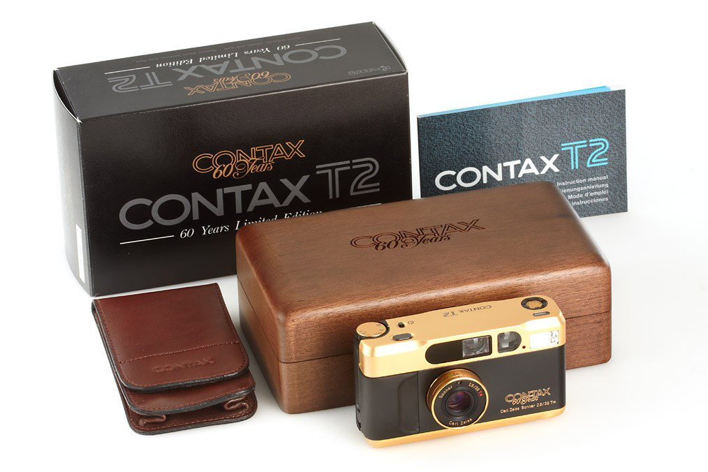 Contax T2 Gold '60 Years': Gold edition with Carl Zeiss Sonnar 2.8/38mm T* new and complete in maker's box