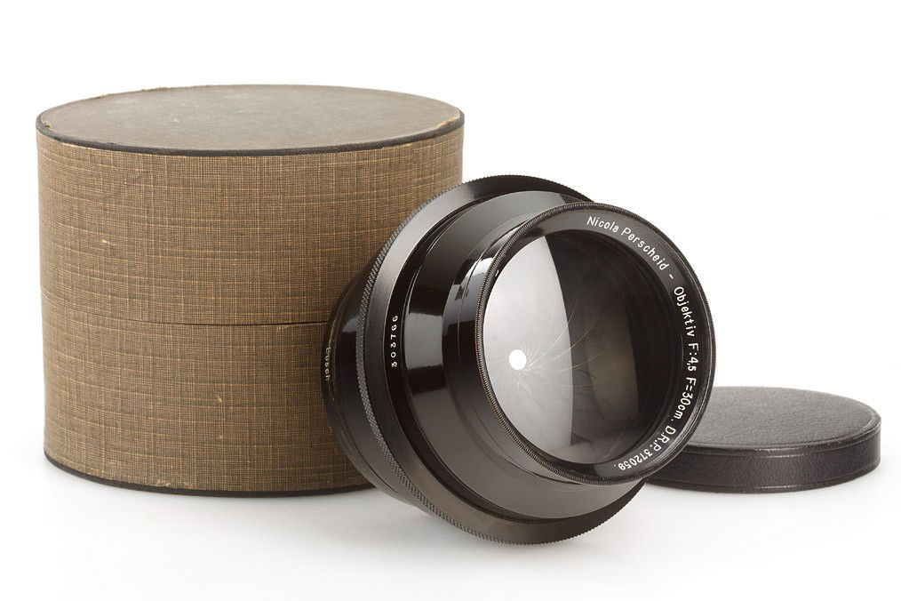 Busch Nicola Perscheid 4.5/30cm: like new black painted brass Nicola Perscheid lens (with perfect clean lenses), iris diaphragm to 50, leather front cap, maker's box - this lens has never been used !
