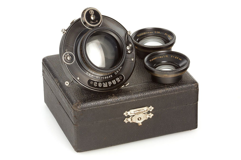 Hugo Meyer Doppel-Plasmat-Satz 5.5 13x18: complete set with 2 interchangeable lenses (Plasmatlinse 11/26cm and 11/32cm), in Compur shutter, cable release, all in fitted wooden box with violet velvet inlet