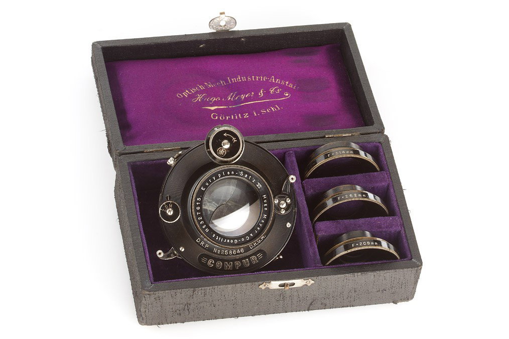 Hugo Meyer Euryplan-Satz VI: complete set with 3 interchangeable lenses (209mm, 262mm, 314mm), in Compur shutter, all in fitted wooden box with violet velvet inlet