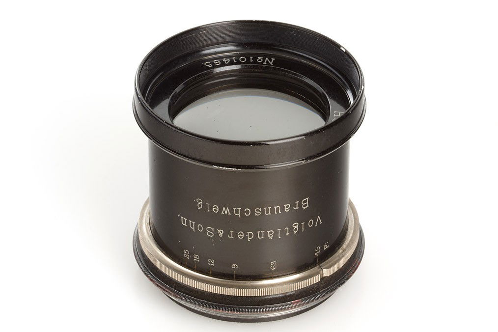 Voigtländer Heliar 4.5/24cm: beautiful black Heliar with clean lenses, aperture to 25, engraved 'Voigtländer & Sohn, Braunschweig'