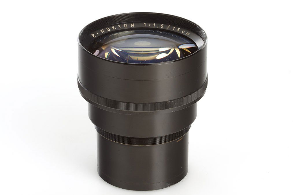 Voigtländer R-Nokton 1.5/15cm: very rare black painted, coated post-war X-Ray Nokton in near mint condition, no diaphragm, front lens diameter c.10cm, rear lens diameter c. 6cm