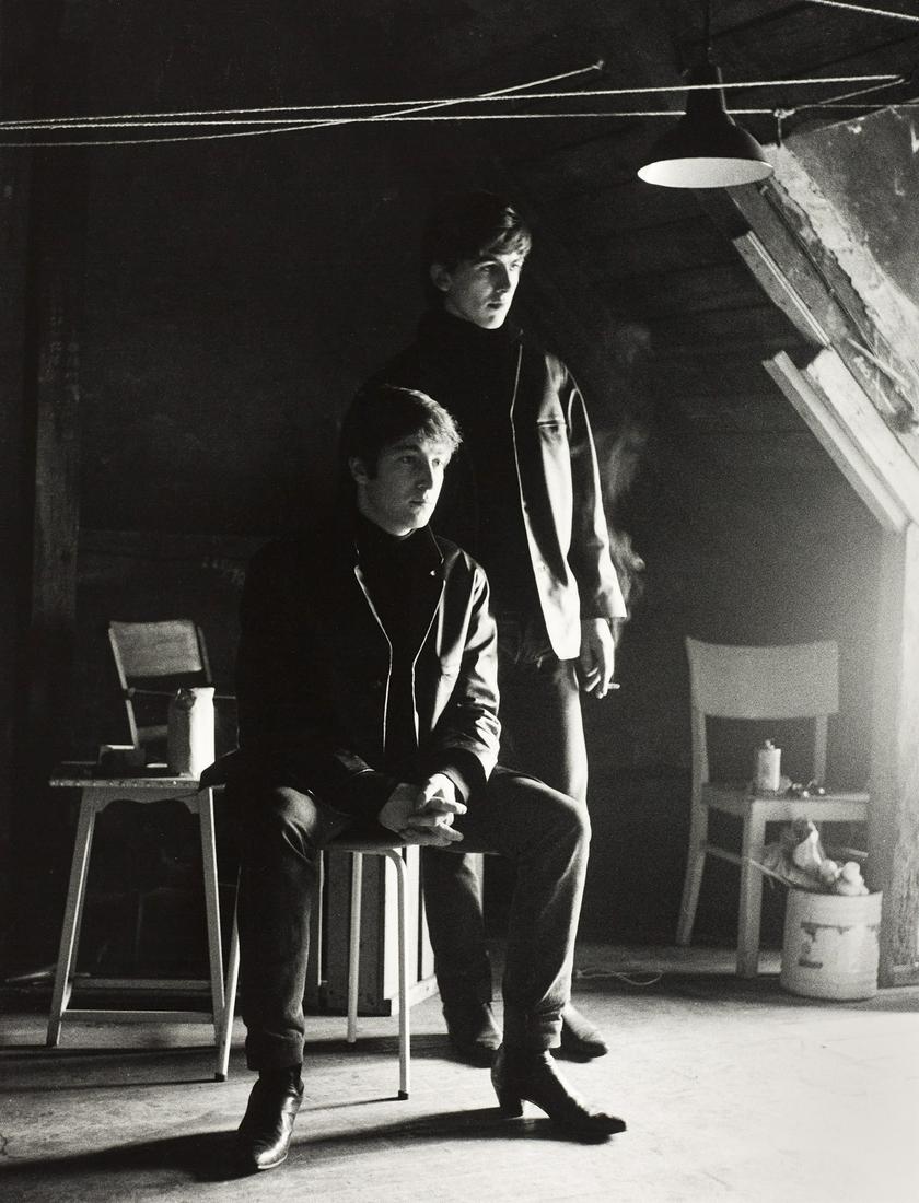 ASTRID KIRCHHERR (1938-2020) John Lennon and George Harrison, Germany 1960 : Gelatin silver print, printed in the 1990s 23,8 x 18 cm Signed by the photographer in pencil on the reverse
