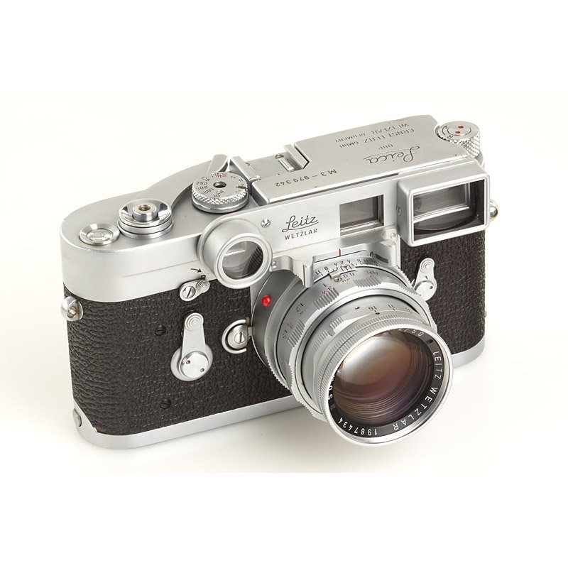 M3 Chrome , SN: 979342, 1959: user body (some dents) wingle stroke in good working order with very fine CF Summicron 2/50mm no.1987434 (clean lenses), CF attachment, UVa filter