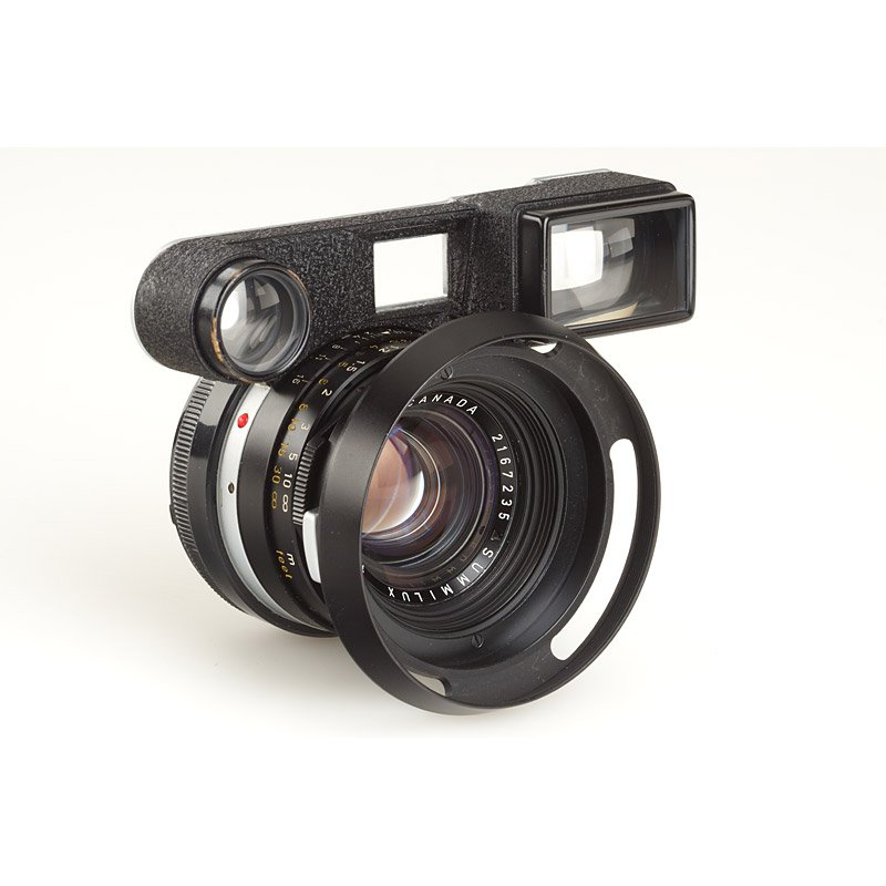 Summilux 1.4/35mm, SN: 2167235, 1966: rare Summilux for M3 in near mint condition (lenses with some haze in rear elements), rear cap, hood 12504