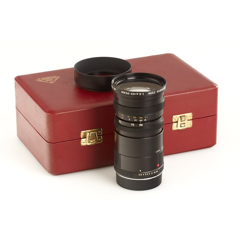 Angenieux 2.8/45-90mm, SN: 1284812, 1970: near mint 3-cam Angenieux Zoom for Leicaflex, Leica R, with original hood and both caps