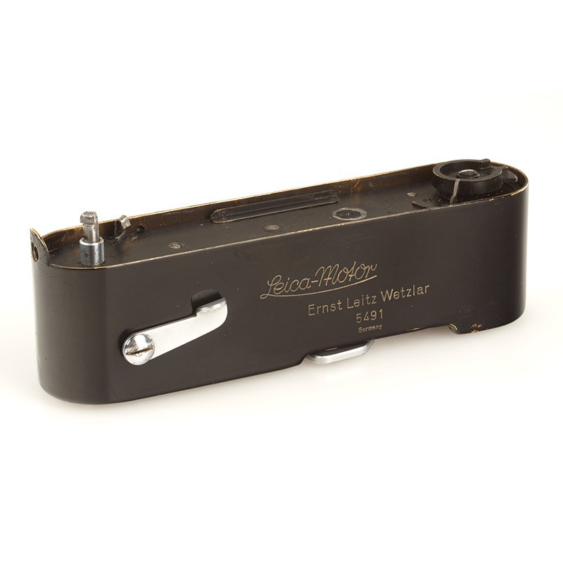 MOOLY-C Black, SN: 5491, c.1944: war-time spring motor drive Mooly-C in black paint with internal coupling for Leica models IIIc and IIId, in perfect working order and original condition, engraved 'Germany'