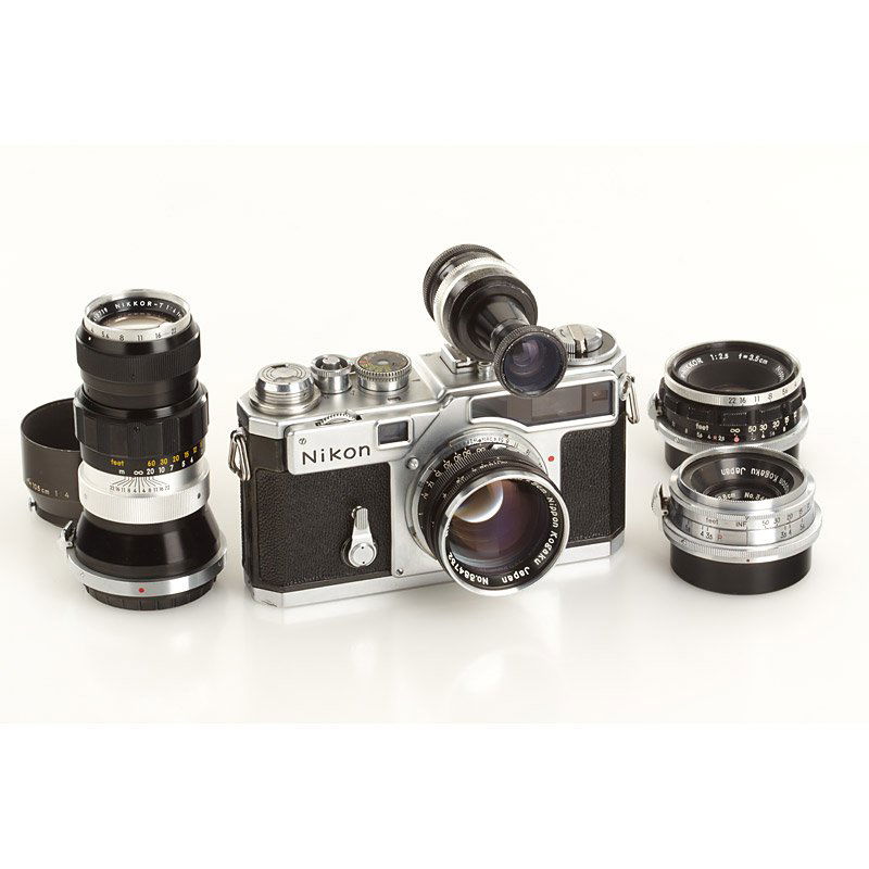 Nikon SP Chrome outfit, SN: 6208096, c.1958: chrome body with 4 matching lenses: (1) Nikkor-S.C 1.4/5cm no.384732 (UV filter, cap), (2) very fine chrome W-Nikkor-C 3.5/2.8cm no.349064 (rear cap), (3) 2nd type W-Nikkor 2.5/3.5cm no.270744 (UV fil