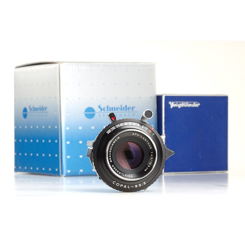 Voigtländer Apo-Lanthar 4.5/10.5cm, SN: 3918281, 1: 105mm Apo-Lanthar in mint condition with clean lenses, in Copal-No.0 shutter by Schneider-Kreuznach, two Schneider caps, with custom made lens board for Voigtländer Bergheil, original Voigtländer an