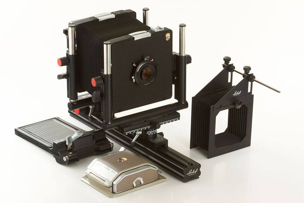 Linhof Kardan E 4x5, SN651107,: almost new Kardan E with Linhof Xenar 5.6/150mm, Linhof compendium, Super Rollex 56x72 (cond. B/A), Linhof wide angel bellows, standard extension pipe, Polaroid filmholder mod.545, Linhof certificate
