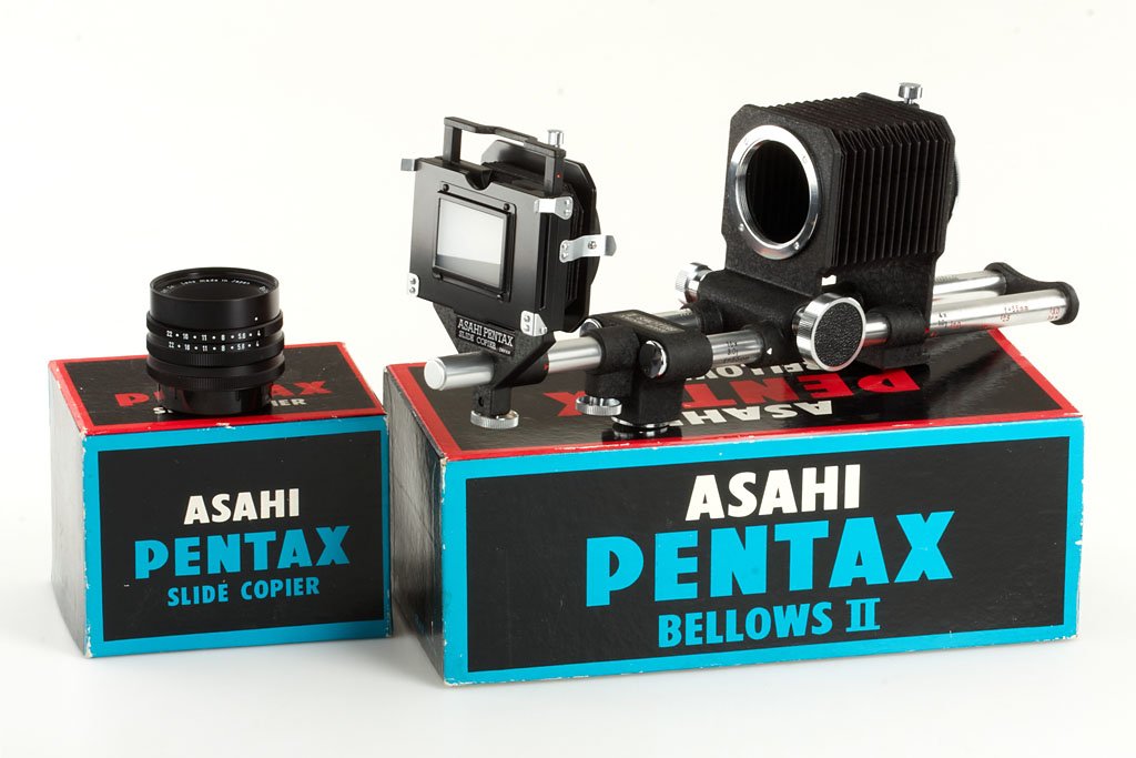 Pentax M42 Bellows II outfit, SN3875001,: M42 bellows in near mint condition with Bellows-Takumar M42 4/100 no.3875001, clean lenses, hood, caps, slide copier, all in maker's boxes