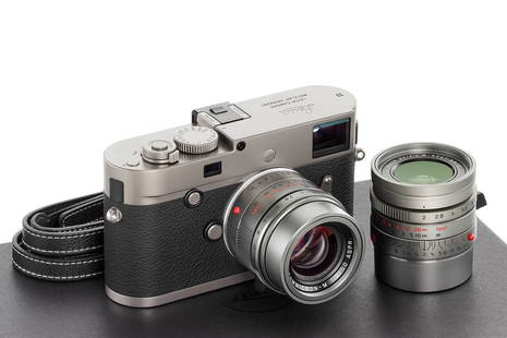 Leica M-P (Typ 240) Titan set 10976 *: Rare special edition Leica M-P (Typ 240) in titanium finish, a beautiful outfit, one of only 333 made, including body no.5154291, Summicron-M 2/28mm ASPH no.4698190, Apo-Summicron-M 2/50mm ASPH. no.46