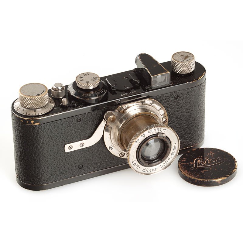 I Mod. A Elmar, no. 10087: type 4 (lit.Von Einem 'Die 10 Varianten der klassischen Leica I A mit Elmar 1:3.5 F=50mm') in good condition, some later parts (leather, knobs, base plate), black painted cap