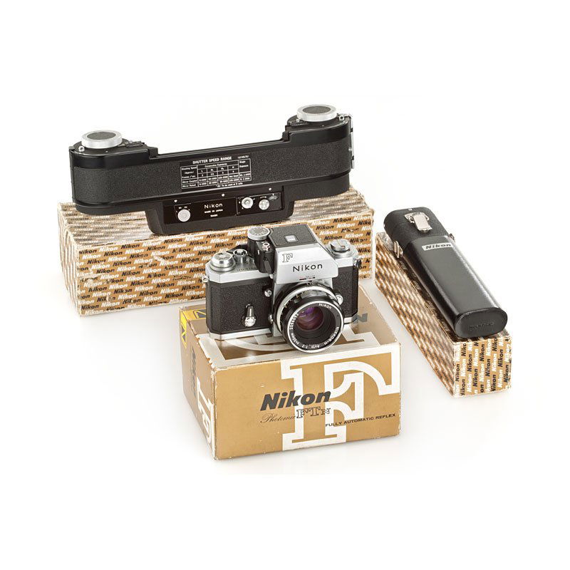 Nikon F Photomic FTN chrome Set, no. 7401330: in new condition with cap and instructions with maker's box and matching Nikkor-H 2/5cm no.2096092 with maker's box, F-250 back type 4 no.104001 with two spools with maker's box and black battery pack