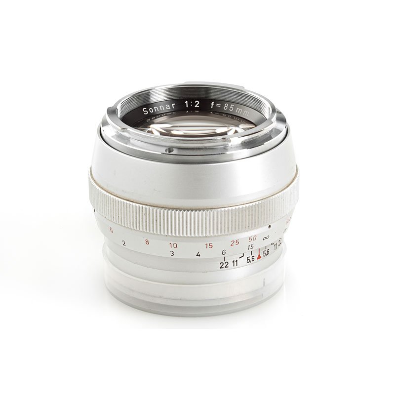 Carl Zeiss Sonnar 2/85mm chrome, no. 3337406: for Contarex, a few fine cleaning marks on front lens element