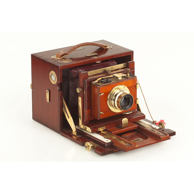 F. Jonte Wooden Folding Camera, no. 23: 9x12cm, mahogany body in very fine original condition with red leather bellows and brass fittings, brass F.Jonte Anastigmat Foyer 7.7/140mm in focal-plane shutter, original ground glass holder, ' Mon