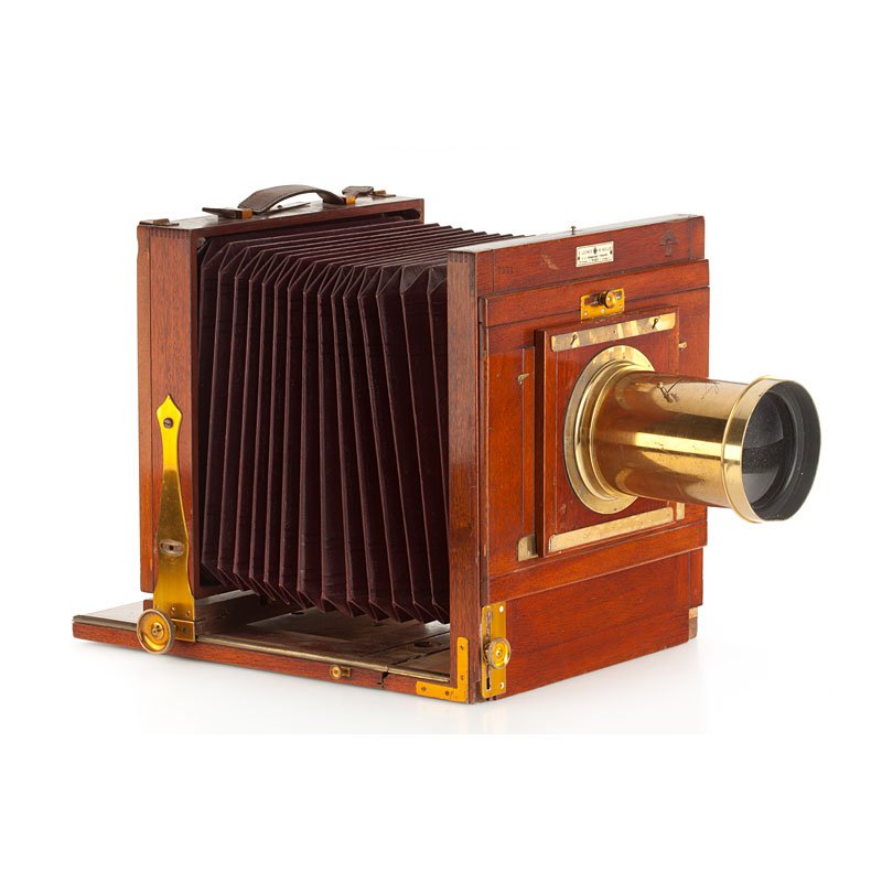 R.Lechner Field Camera: 20x25cm, rare Austrian camera in fine condition with ground glass, brown bellows in good condition, Dallmeyer 3B Soft Focus no.75440 with good optics (shutter cap), 6 matching double plate film holder