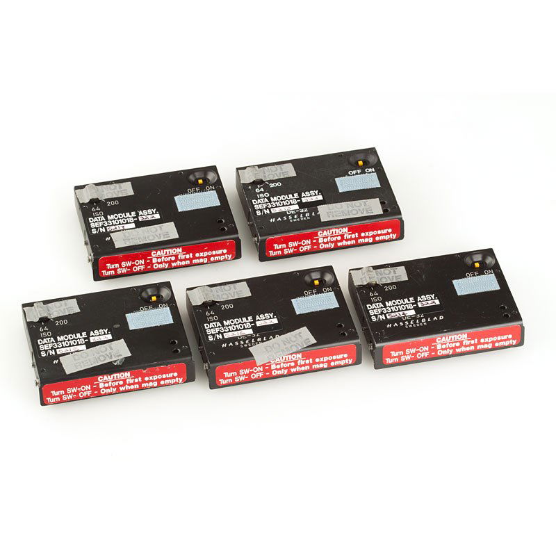 Hasselblad Data Module Assy DE-32 NASA (Lot): 5 Data Module Assy's with typical NASA markings: SEF33101018-322 S/N 5213-5217 (consecutive numbers), for the Hasselblad 553 ELS Space Camera Data Magazine 70 DM-100/200 - all with NASA info sheet (5)