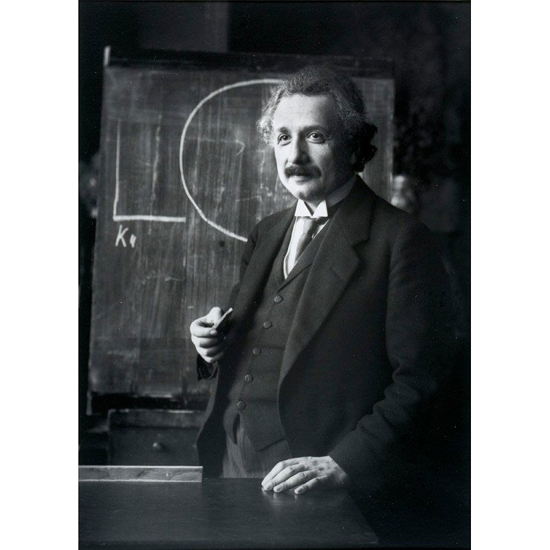 Portraits Portfolio: Ferdinand Schmutzer (1870 - 1928), Portraits Portfolio, 15 Gelatin silver prints, printed later, each flush mounted on cardboard, comes in a red linen box , 1899 - 1927, 18 x 13 cm (7,09 x 5,12 in.),