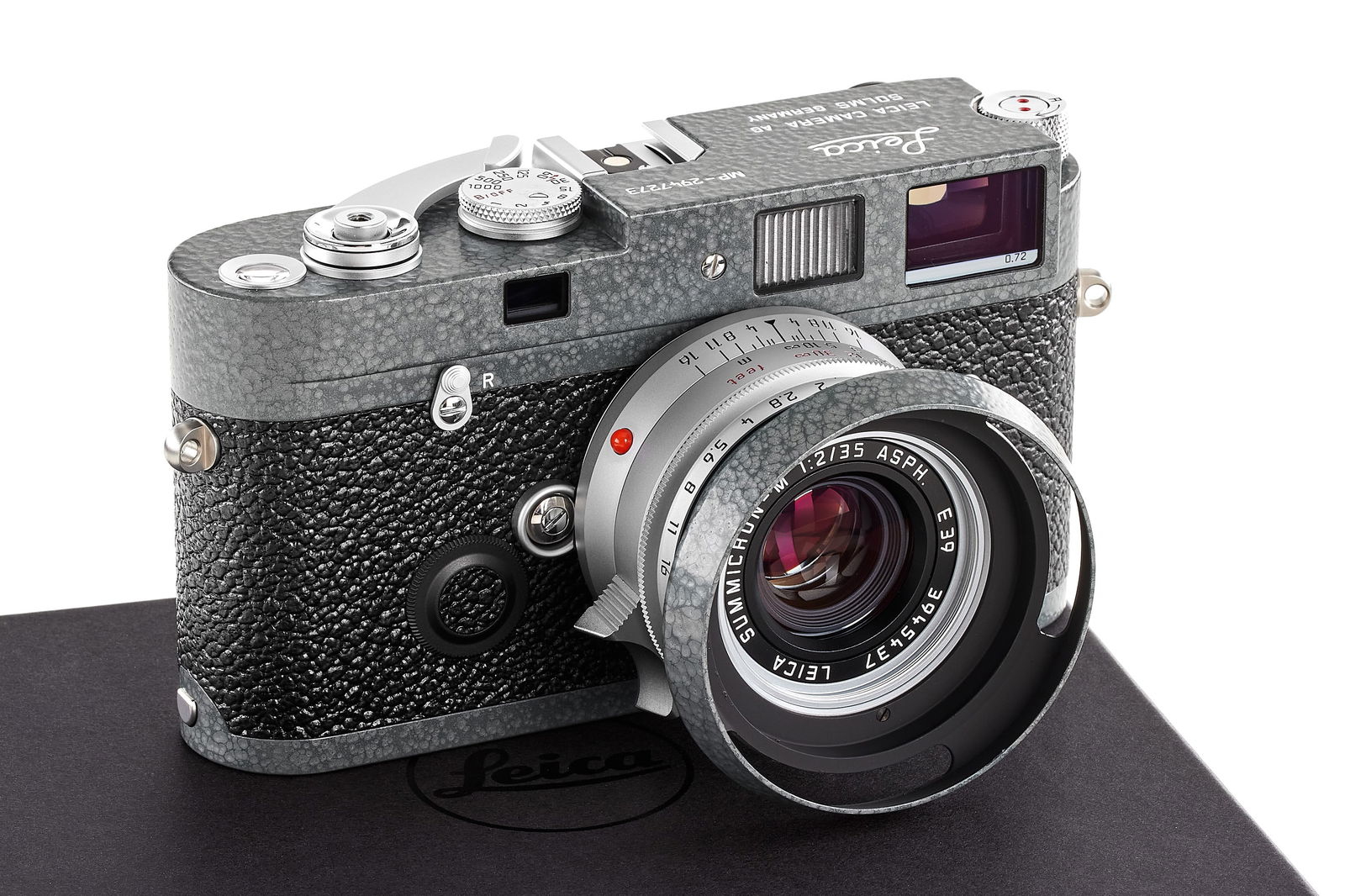 Leica MP grey hammertone 'LHSA 1968-2003' *: A special edition set issued to commemorate 35 years of LHSA (now LSI). Including a Leica MP no.2947273 in special hammertone finish, including a matching Summicron-M 2/35mm ASPH. no.3945437 (both cap