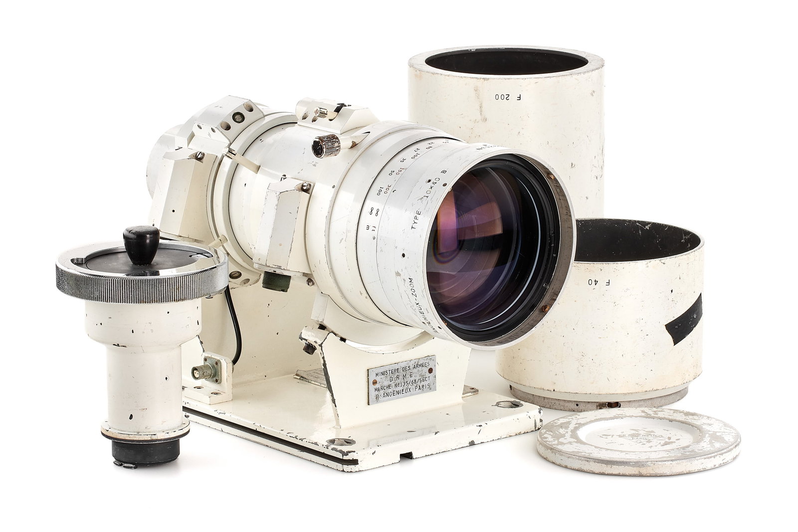 Angénieux-Zoom Type 10X40 B 4/40x400mm: Very rare and impressive French 10x zoom in heavy cine-mount, made for the Marine Nationale (French Navy), in good condition, showing some traces of sea water corrosion, optics with some light haze an