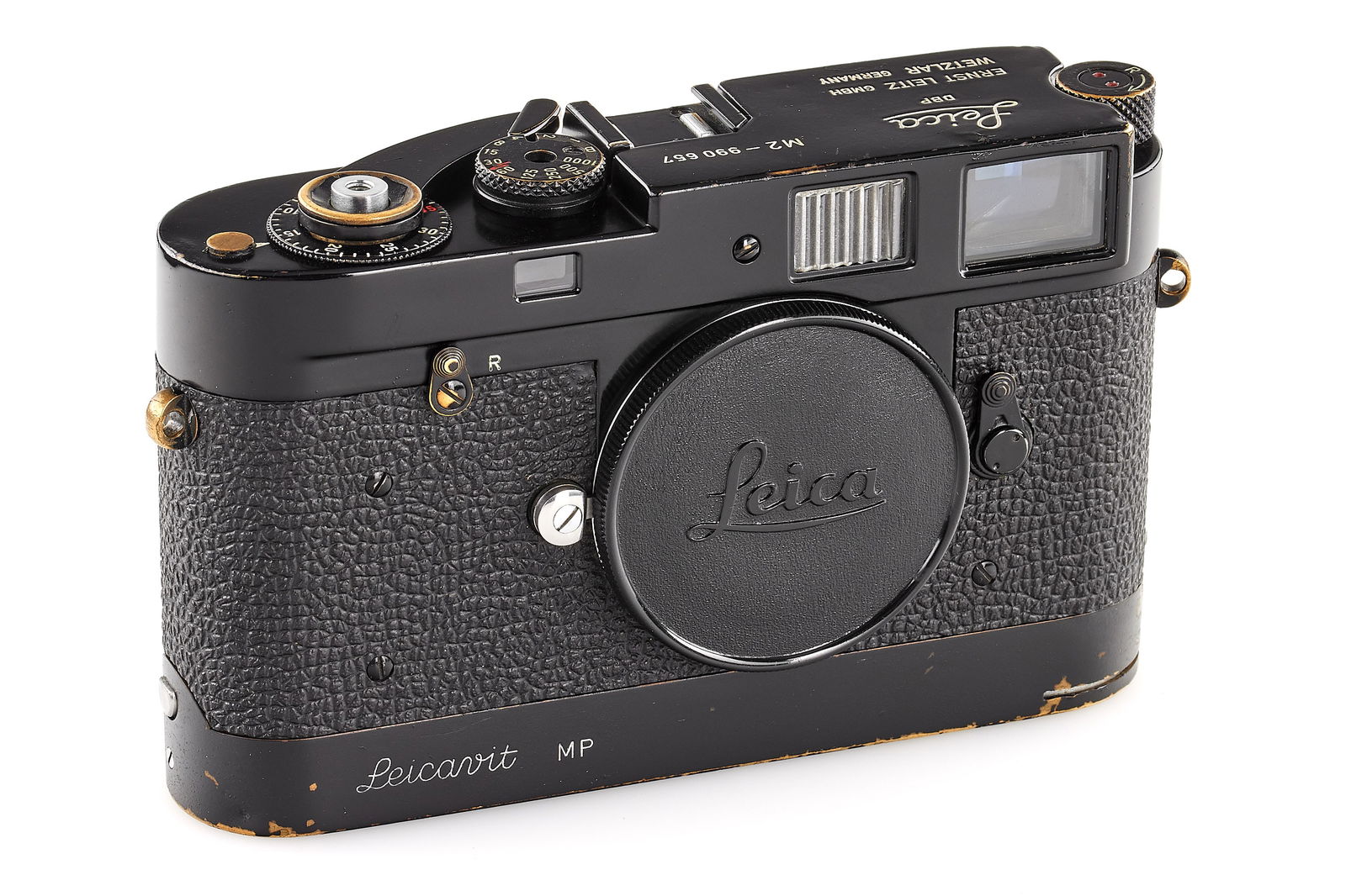 Leica M2 black paint with Leicavit MP: An original sought-after Leica M2 in black paint finish, in fine condition and working order, together with a matching black paint Leicavit MP (original black paint Leicavit, but completely repainted