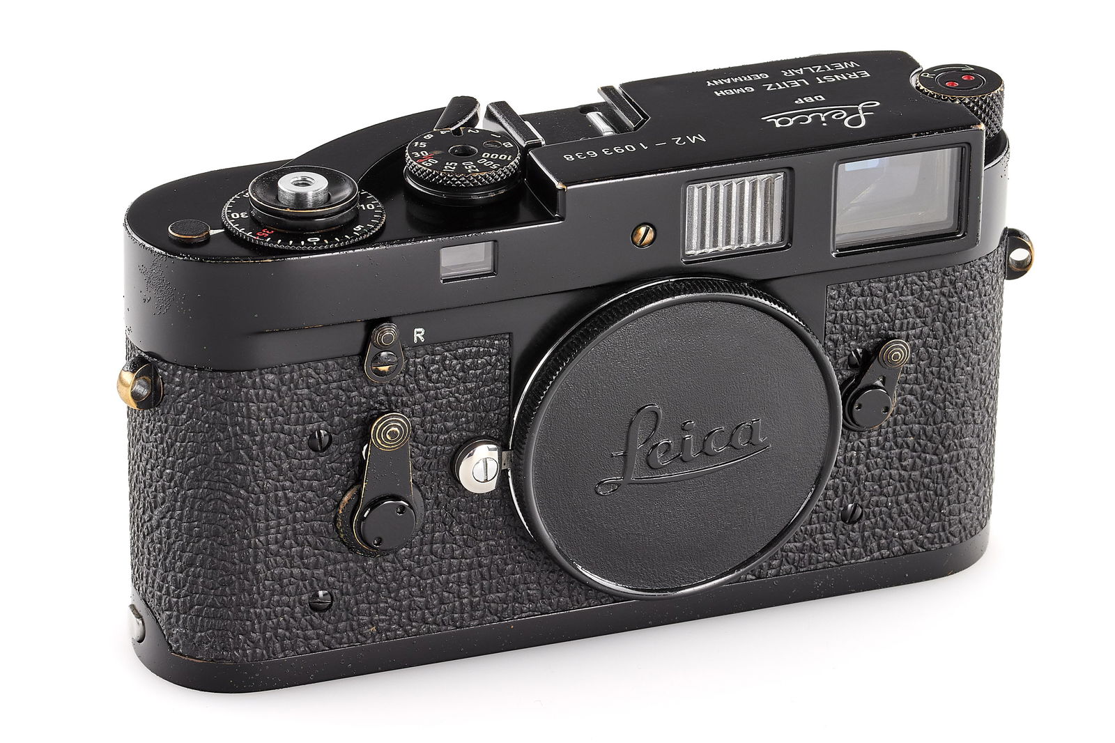 Leica M2 black paint *: A rare, sought-after Leica M2 in original black paint finish, from a batch of 250 units with nos.1093501-10930750, in very good condition and working order, showing an attractive light patina and smal