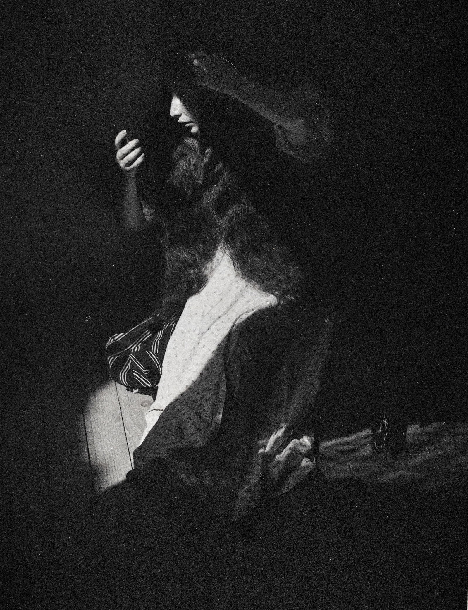 MANUEL ALVAREZ BRAVO (1902–2002) - Portrait of the Eternal, Mexico 1935: Platinum print, printed 1980 23,5 x 19,5 cm Signed by the photographer in pencil in the margin lower right, titled and numeric annotations in pencil on the reverse LITERATURE Aperture Masters of Photo