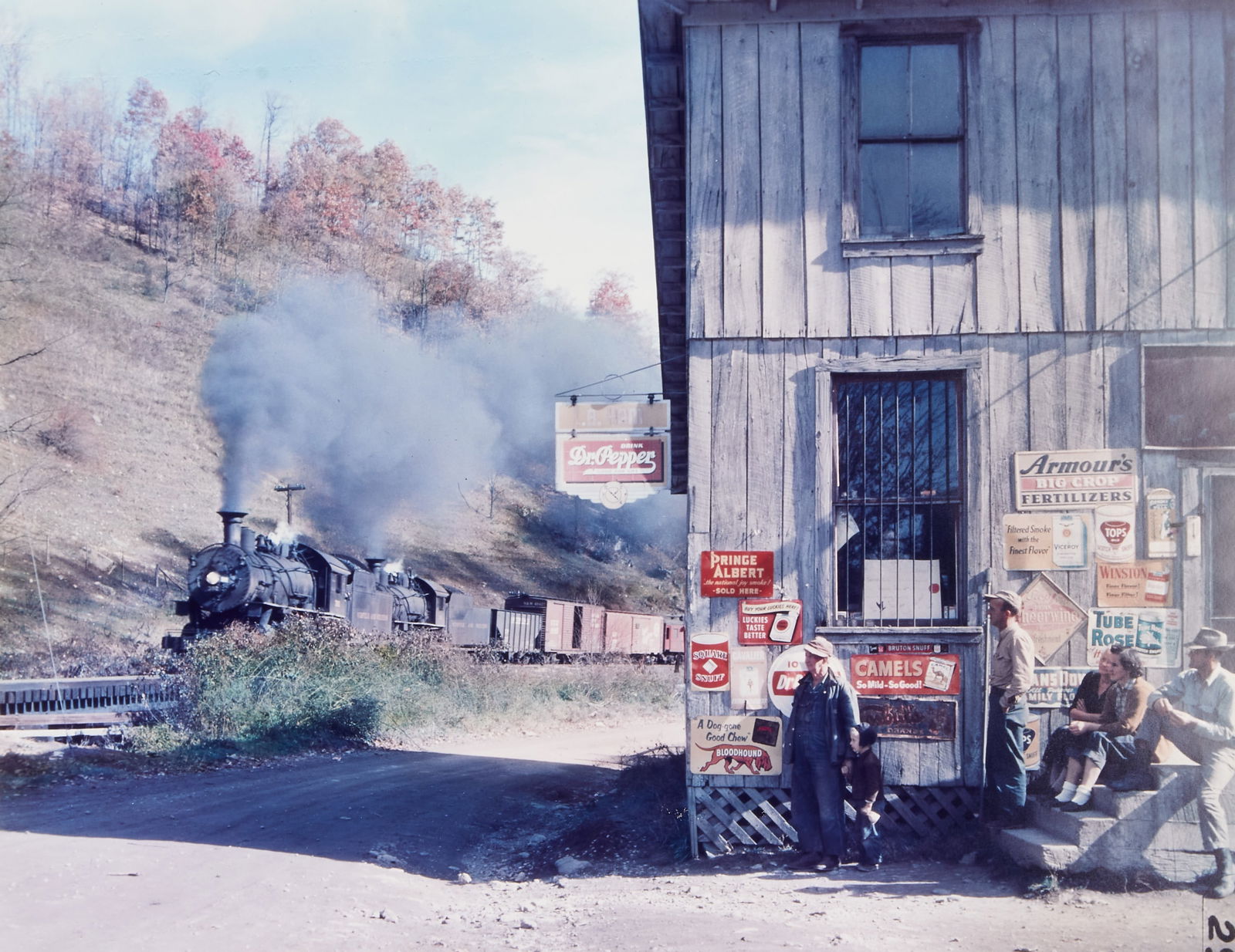 O. WINSTON LINK (1914–2001) - Train 202 at Husk, North Carolina 1955*: Chromogenic print, printed in the 1970s 35,2 x 45,8 cm Signed by the photographer in ink in the margi