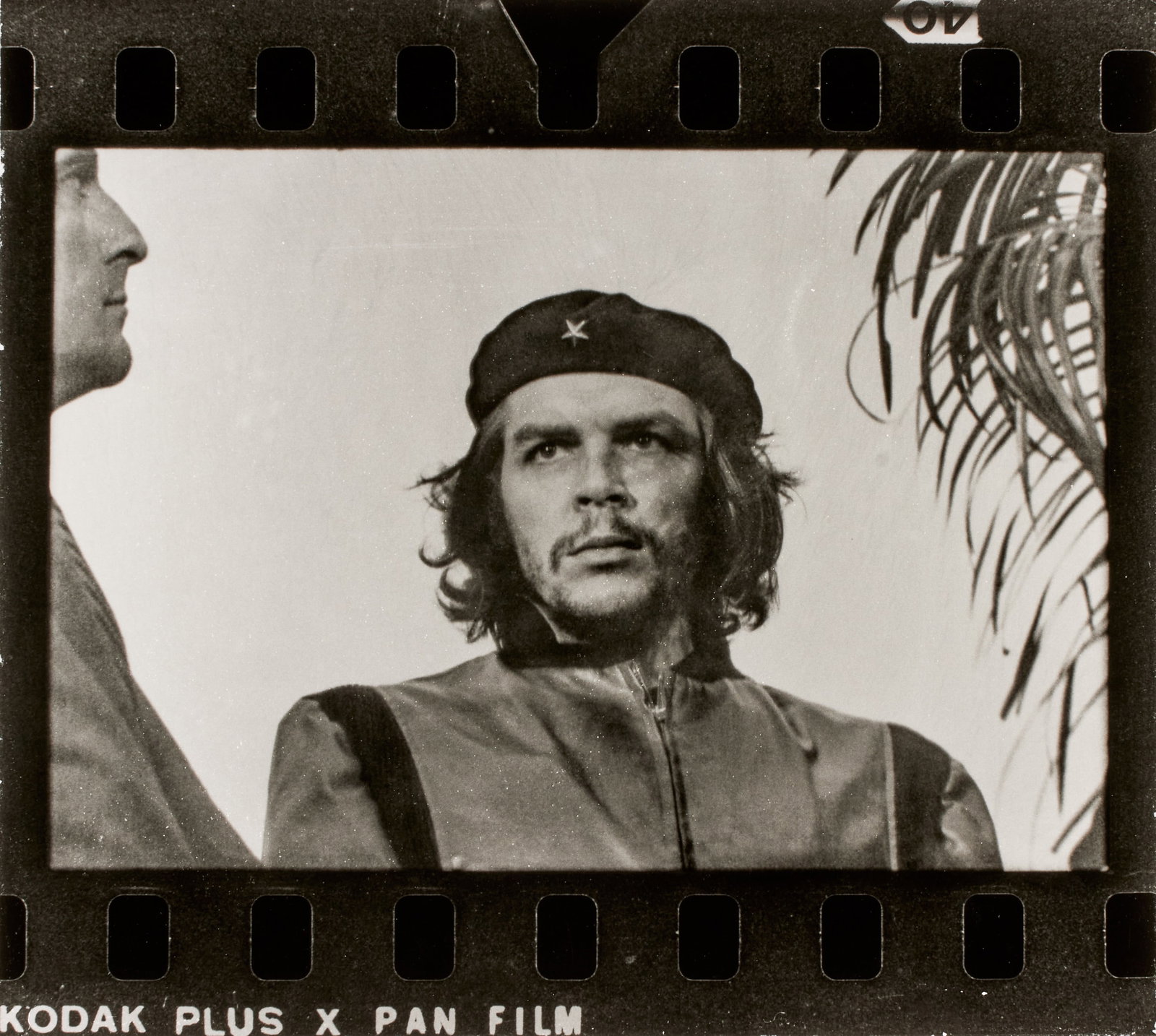 ALBERTO KORDA (1928–2001) - Guerrillero Heroico, Havana, March 5th, 1960: Gelatin silver print, printed in 1996 32,6 x 35,7 cm Signed dated and numbered by the photographer in ink in the margin, photographer´s blindstamp in the margin, 