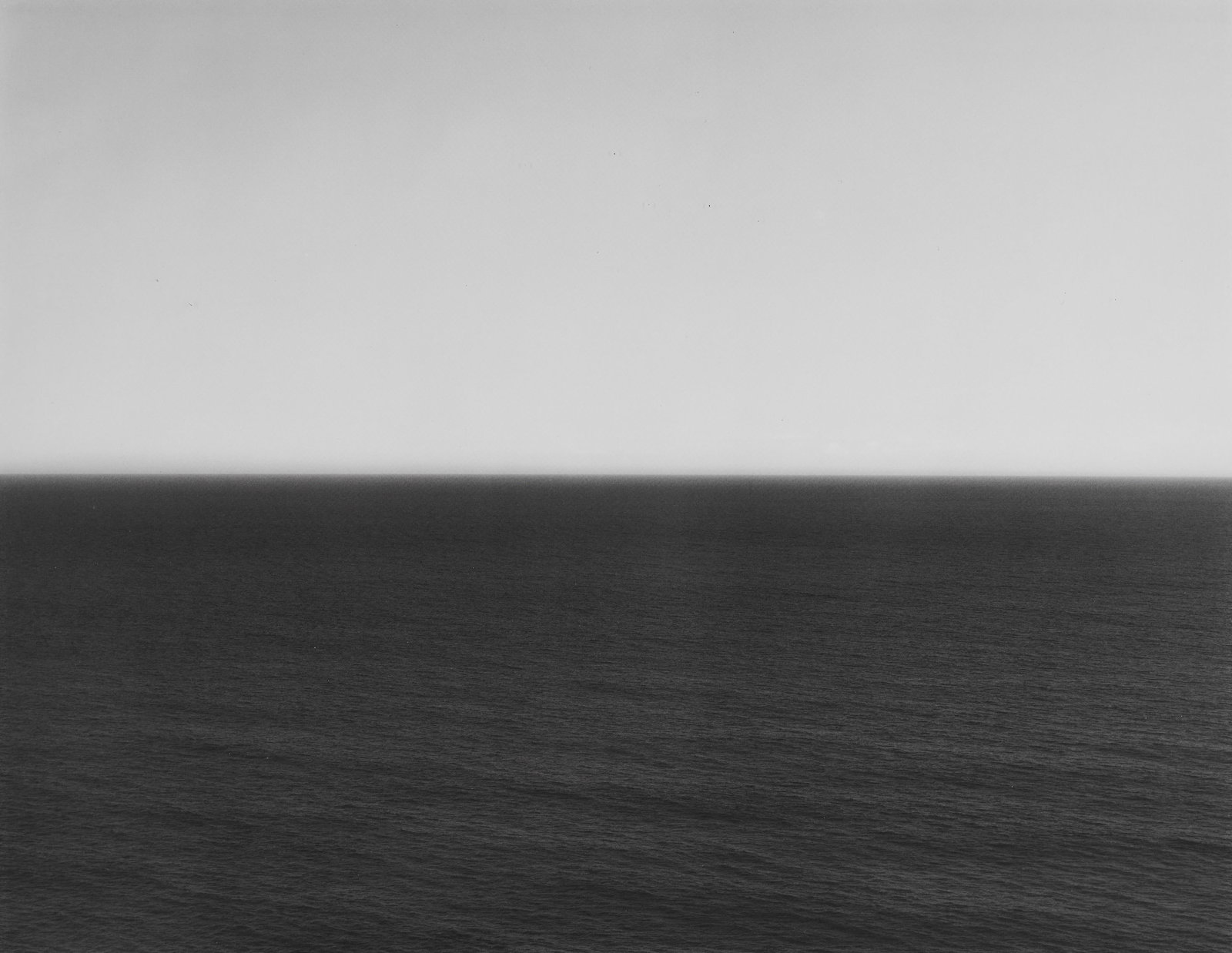 HIROSHI SUGIMOTO (*1948) - South Pacific Ocean, Wiahau, 1990: Offset lithograph, printed in 1991, framed 23,9 x 30,9 cm Stamped on the original mount