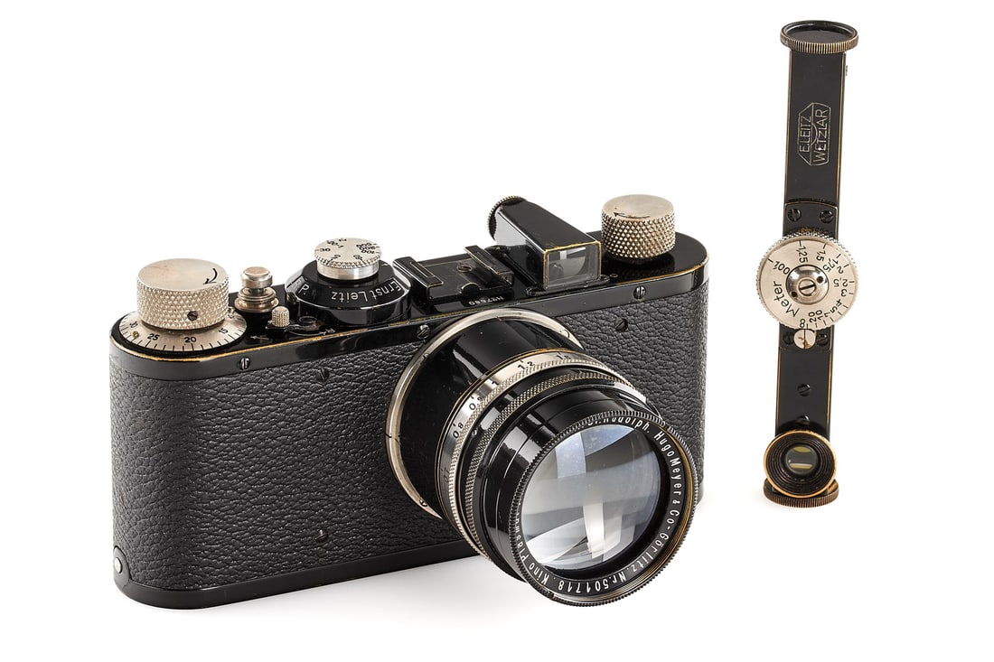 Leica I Mod. C Standard with Kino Plasmat 1.5/5cm: Very nice quite early camera, originally a Leica I Mod. A Elmar upgraded to Mod. C standard specifications in 1937, in very good condition, delivered to Zurich, Switzerland on 02.05.1928, with FODIS r