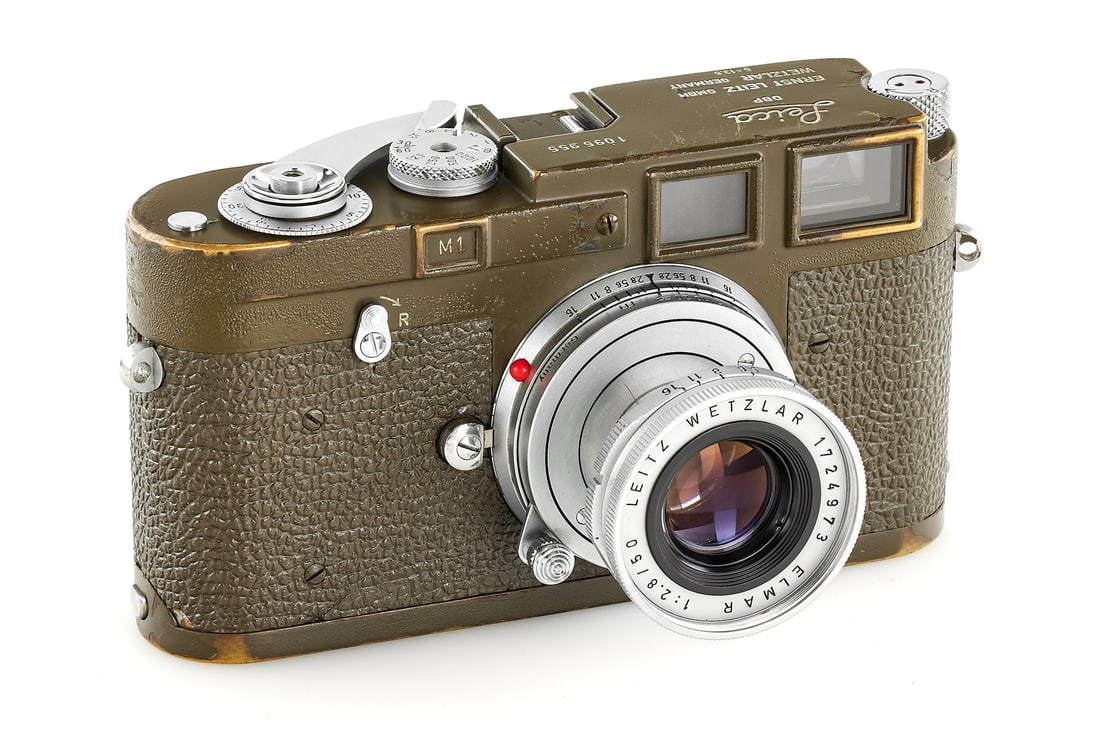 Leica M1 olive Bundeseigentum with Elmar 2.8/50mm *: Fully original, second type M1 green engraved 'Bundeseigentum 12-129-7739', rare version with '5+13,5cm' engraving near the eyepiece, with MP top plate (only 75 of these cameras were produced and deli