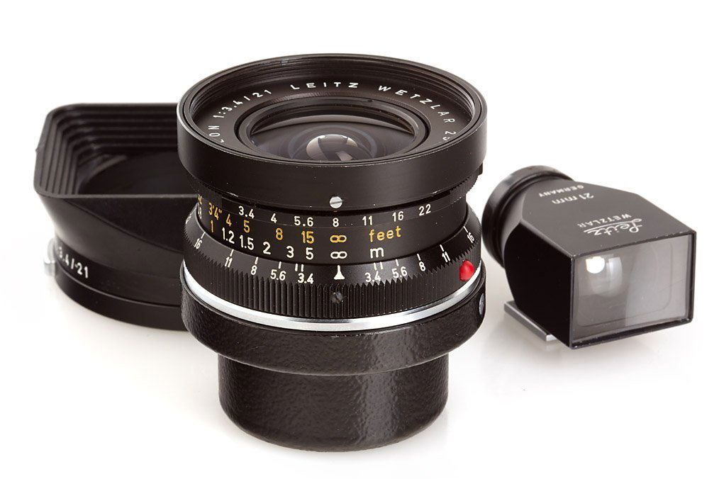 Super-Angulon 3.4/21mm black, ser.no.2522700, 1972: in near mint condition with clean lenses, both caps, 12501 hood and black 21mm BL finder SBKOO