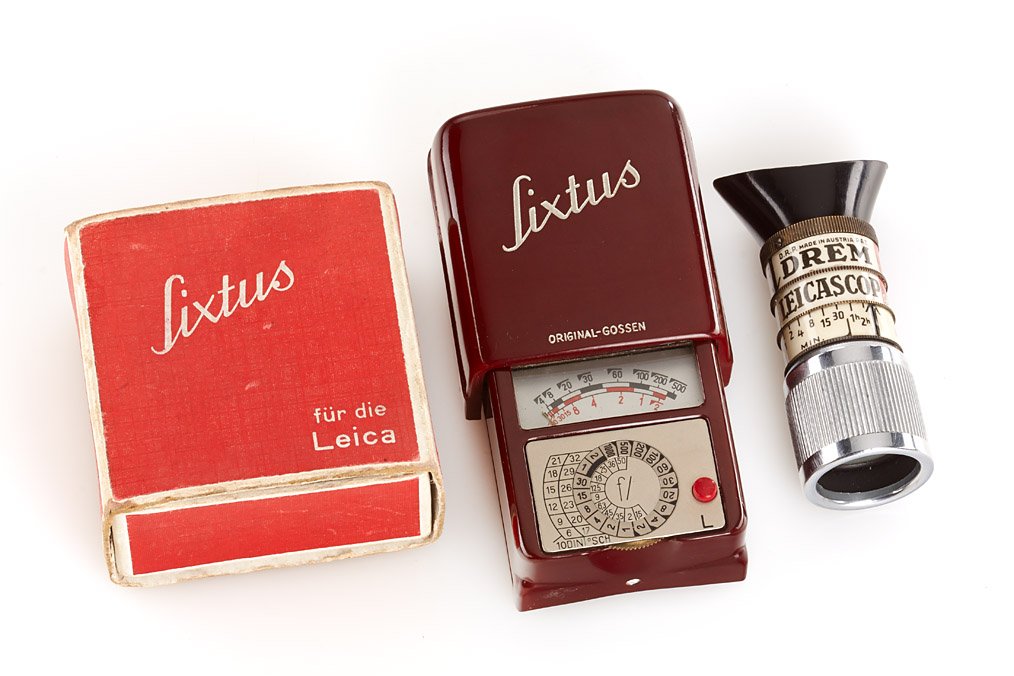Exposure Meters for Leitz, ser.no.,: (1) Drem Leicascop and (2) Gossen Sixtus for Leica ('L' engraved, with maker's box marked 'Sixtus fr die Leica'), both in very good condition (2)