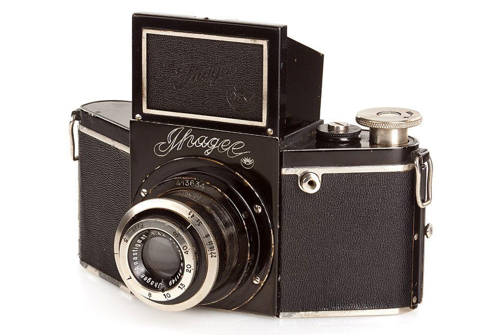 Ihagee 'Exakta' Junior, ser.no.413634, 1936: very rare first type black Ihagee Junior with 'sun' logo engraved on name plate, without flash sockets, Anastigmat 4.5/7.5cm no.611149 (cap), in original condition (shutter not operable as usual)