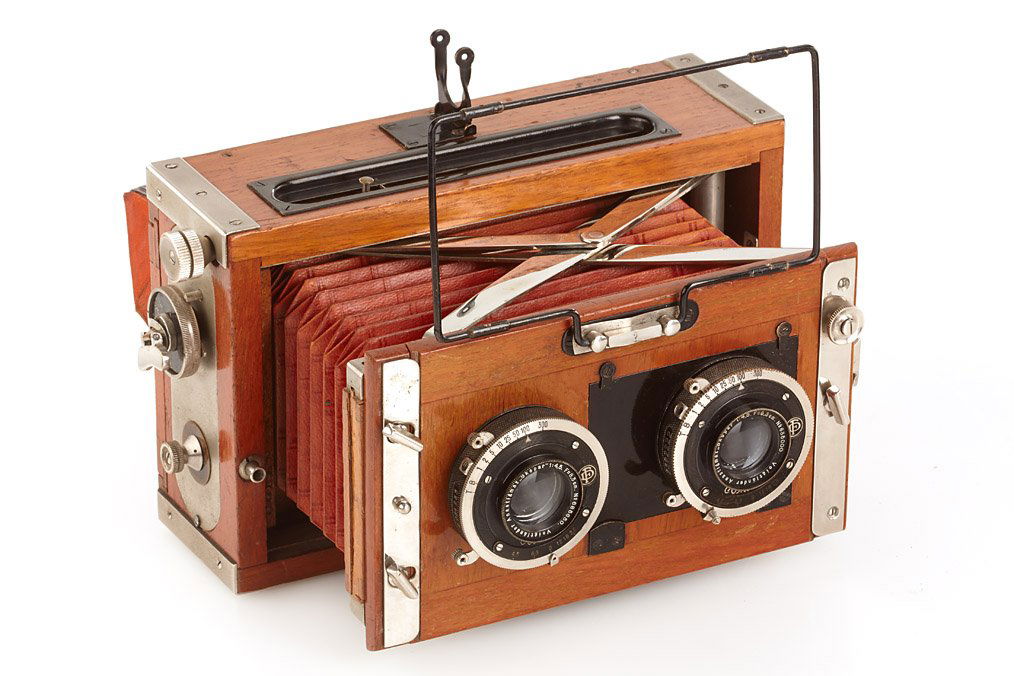 Contessa Nettel Stereax Tropical, ser.no., 1930: 6x13cm, rare tropical stereo camera with focal-plane shutter to 1/1200 (needs service), Skopar 4.5/8.3cm lenses nos.635000/685650 in Compur shutters, brown bellows, frame finder for stereo and panoram