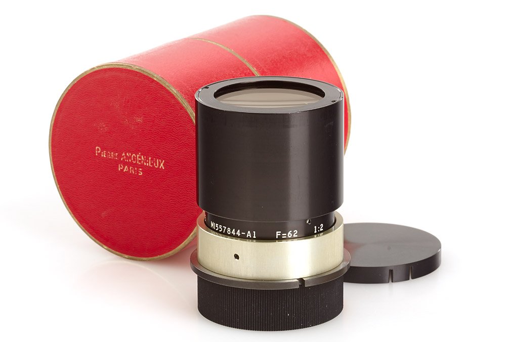 Angenieux 2/62mm, ser.no.1379746, 1973: (old stock) Angenieux lens head in new condition with clean lenses, both original caps and red maker's box with matching number - probably made for Vidicon or Auricon TV camera