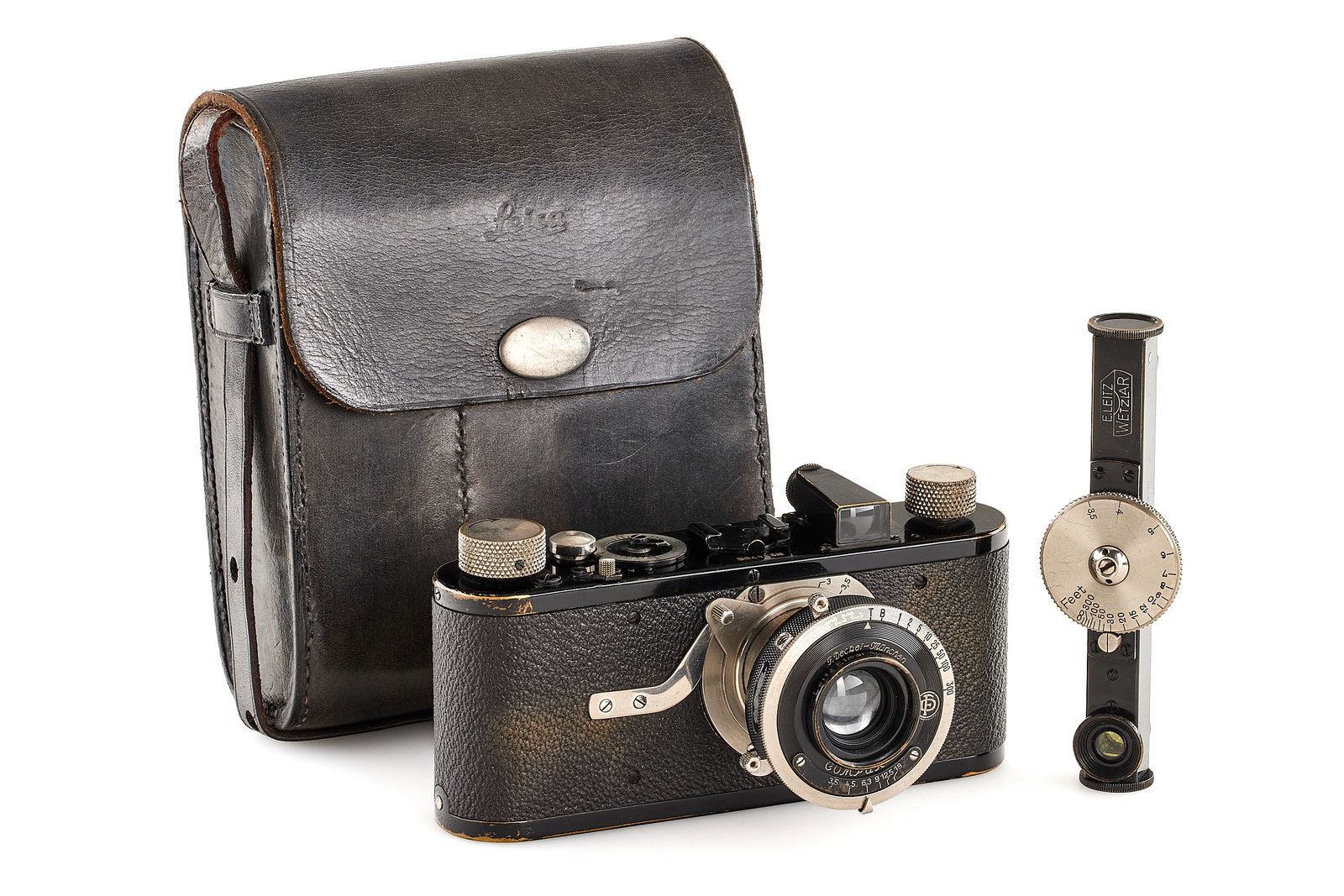 Leica I Mod. B Ring Compur: Second version Compur-Leica, in very good, original condition, with Elmar 3.5/5cm in feet scale, matching FOFER rangefinder, with yellow filter and very interesting leather case stamped 'Leica' on the
